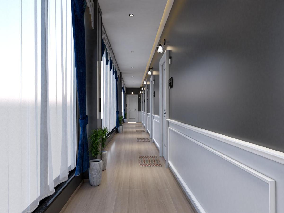 V Love Hotel Сурат Екстериор снимка