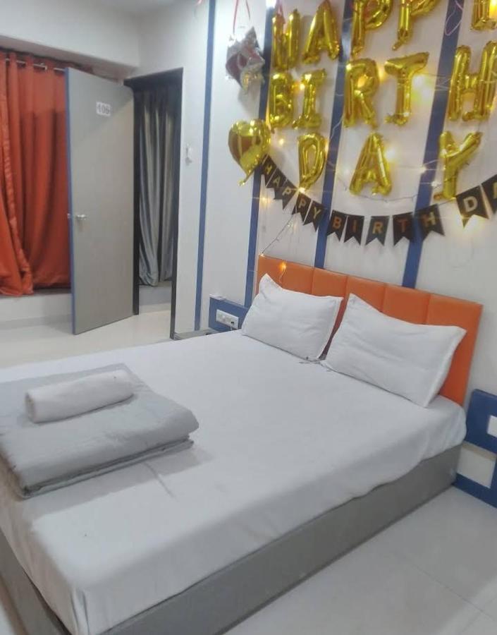V Love Hotel Сурат Екстериор снимка