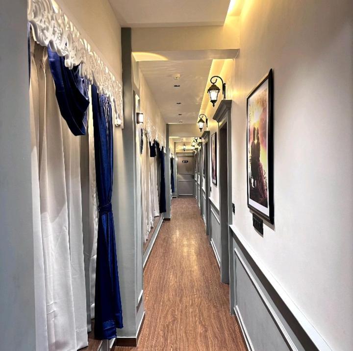 V Love Hotel Сурат Екстериор снимка